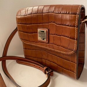 AUTHENTIC DOONEY & BOURKE CROSSBODY BAG